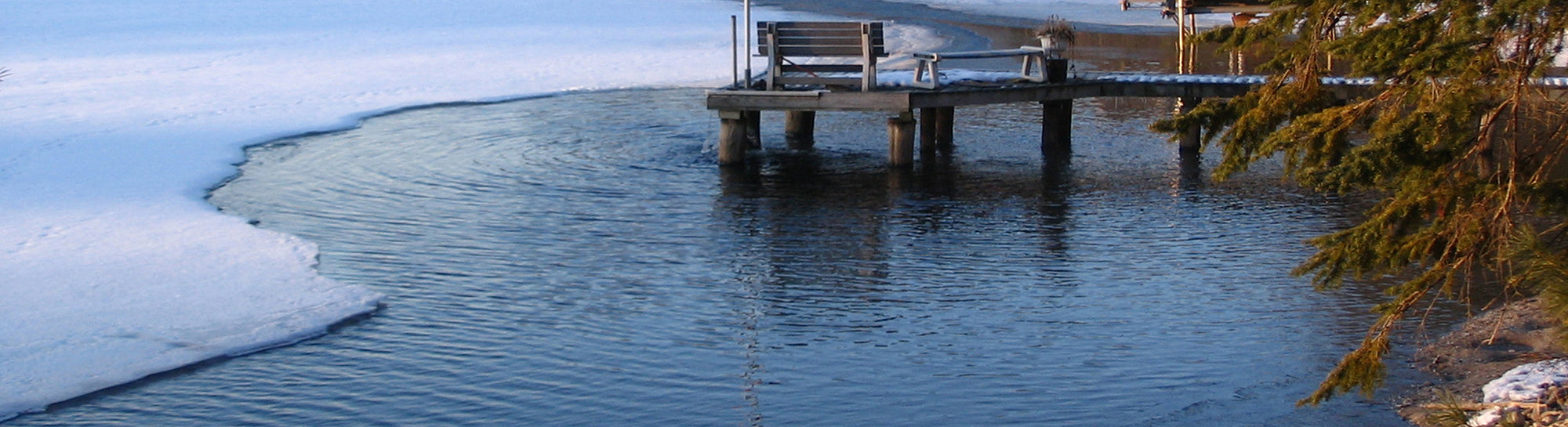 How Dock De-Icers Protect Your Dock From Ice Damage