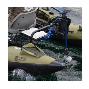 Bixpy Universal Transom Adapter is in use on the back of a personal pontoon.  The Kayak Jet Motor is in the water and the Bixpy Transom Adapter is being steered.