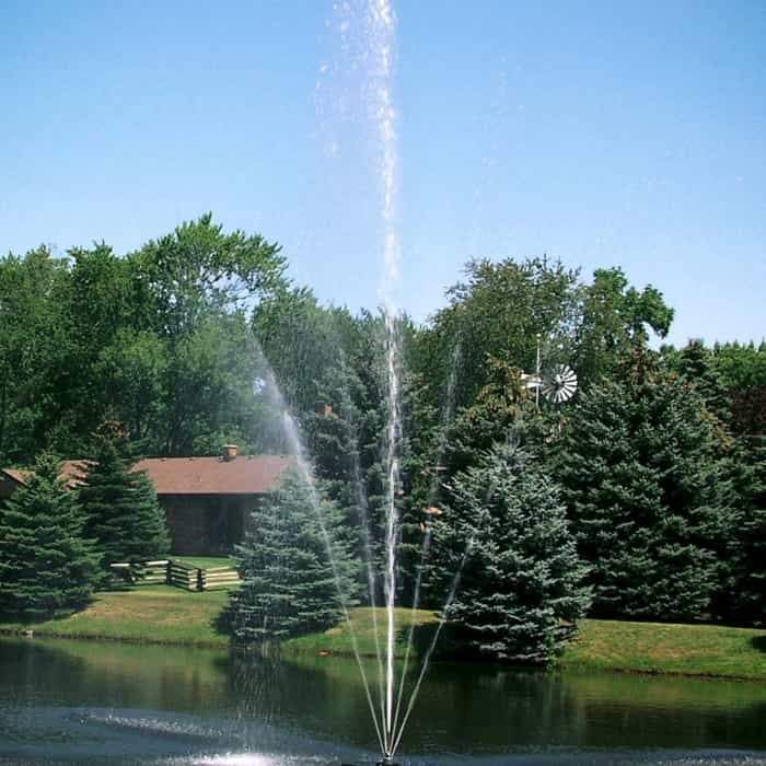 Scott Aerator Clover Pond Fountain 1 1/2 Hp 40ft water display close up.