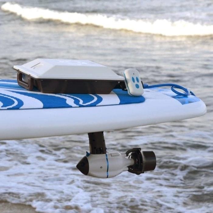 Bixpy SUP (Standup Paddle Board) Adapter - Standard Fin Box.  A light blue cord is featured with an all black adapter and attachment clip.