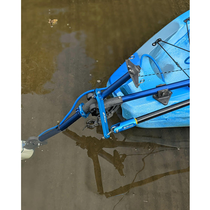Universal Kayak and Canoe Adapter attached to the J-2 Motor underwater connecting it to the blue kayak